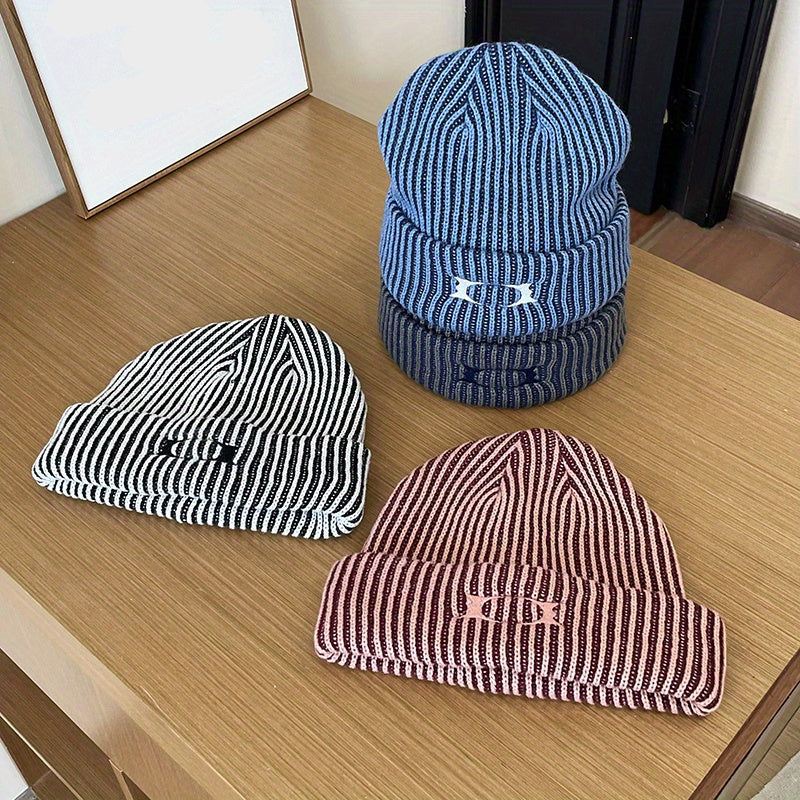 Conjunto de gorro de invierno cálido y grueso, con estampados en azul/blanco, negro/blanco y rojo/blanco.