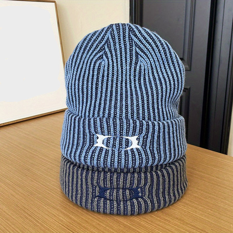 Conjunto de gorro de invierno cálido y grueso, con estampados en azul/blanco, negro/blanco y rojo/blanco.