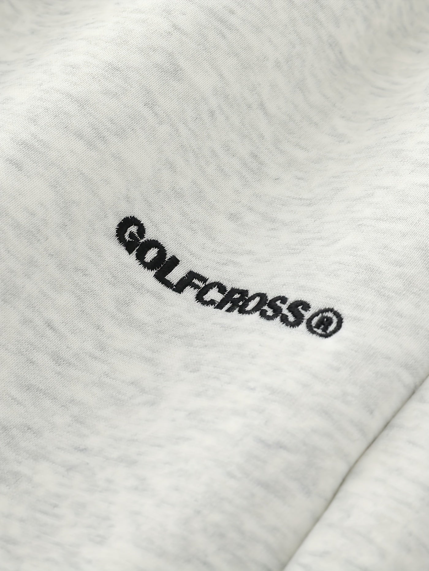 Light and breathable casual jogging in cotton blend with embroidered pattern.