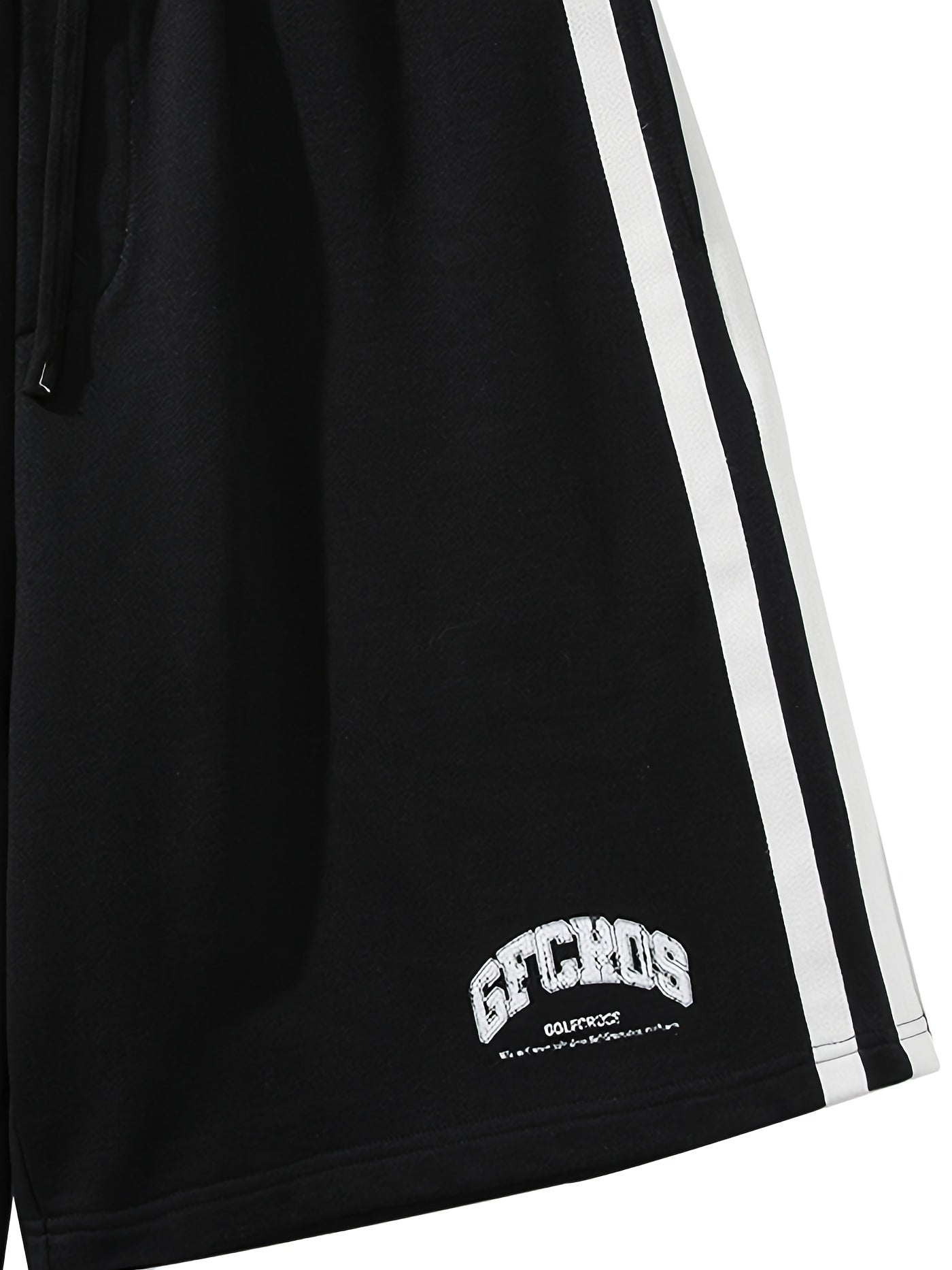 Pantalón corto amplio con rayas y estampado gráfico con bolsillos, cintura elástica y cordón