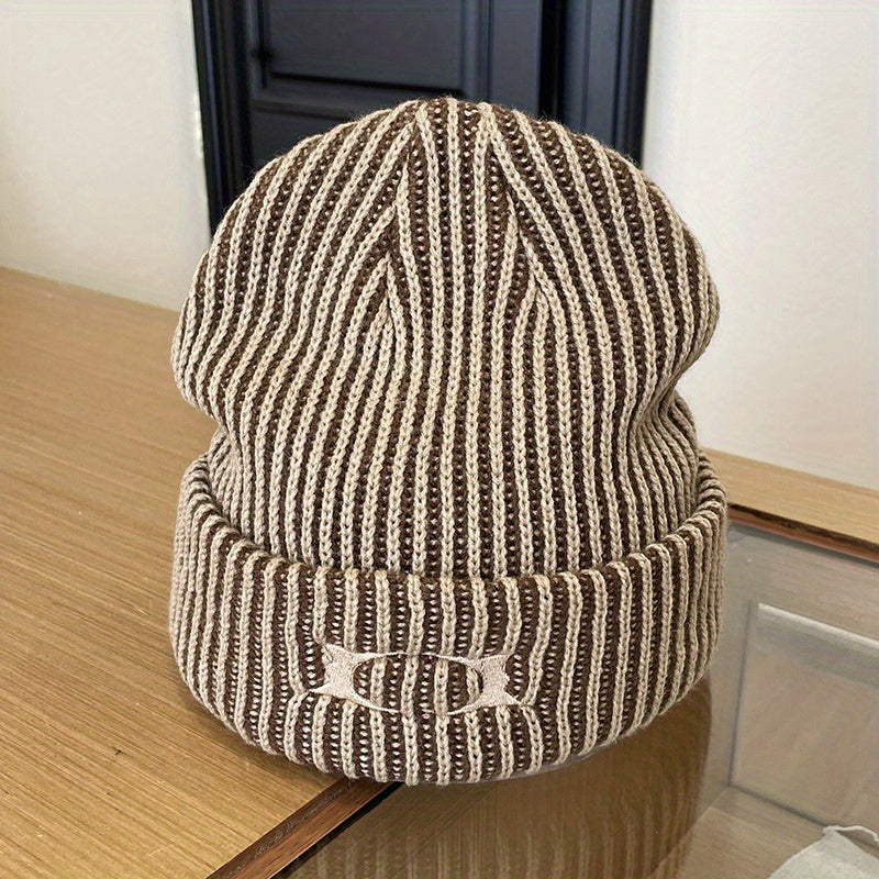 Conjunto de gorro de invierno cálido y grueso, con estampados en azul/blanco, negro/blanco y rojo/blanco.