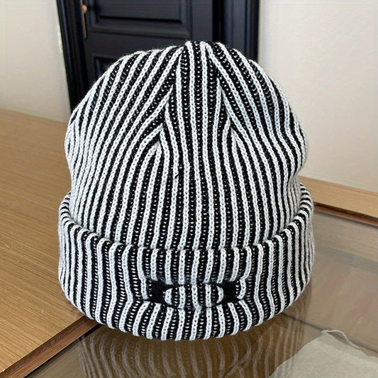 Conjunto de gorro de invierno cálido y grueso, con estampados en azul/blanco, negro/blanco y rojo/blanco.