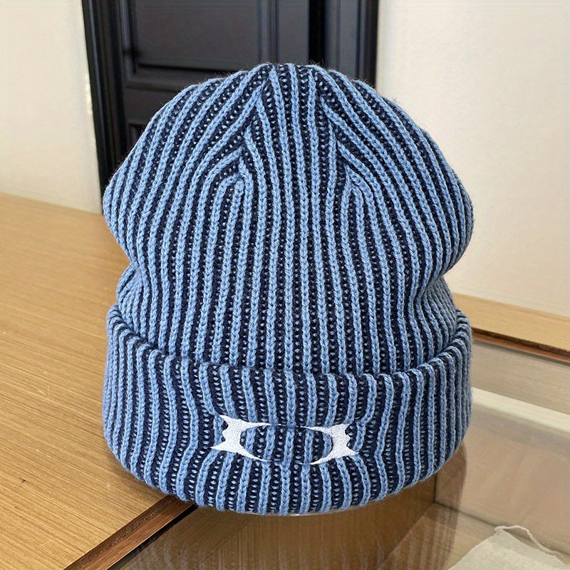 Conjunto de gorro de invierno cálido y grueso, con estampados en azul/blanco, negro/blanco y rojo/blanco.