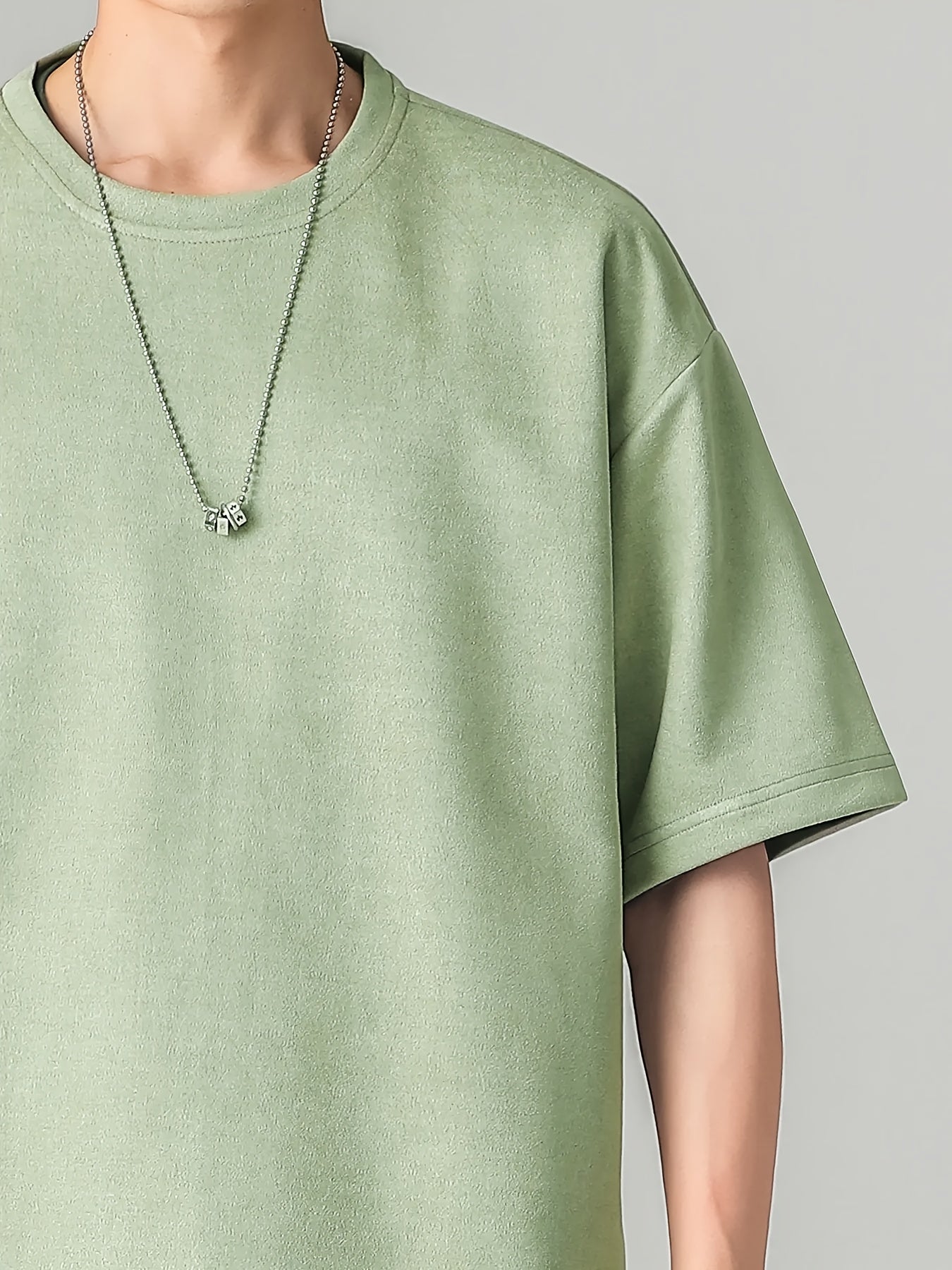 Conjunto de camiseta y pantalón corto gris