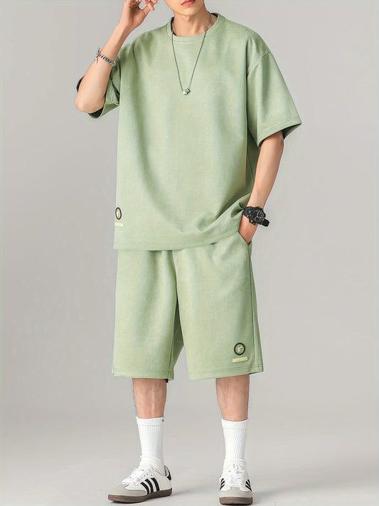 Conjunto de camiseta y pantalón corto gris