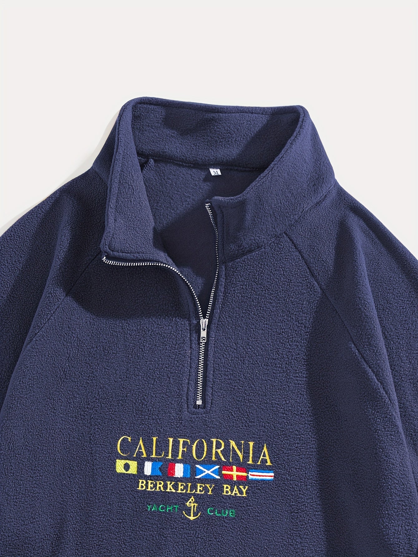 Sudadera con cremallera de polar bordado California para hombre