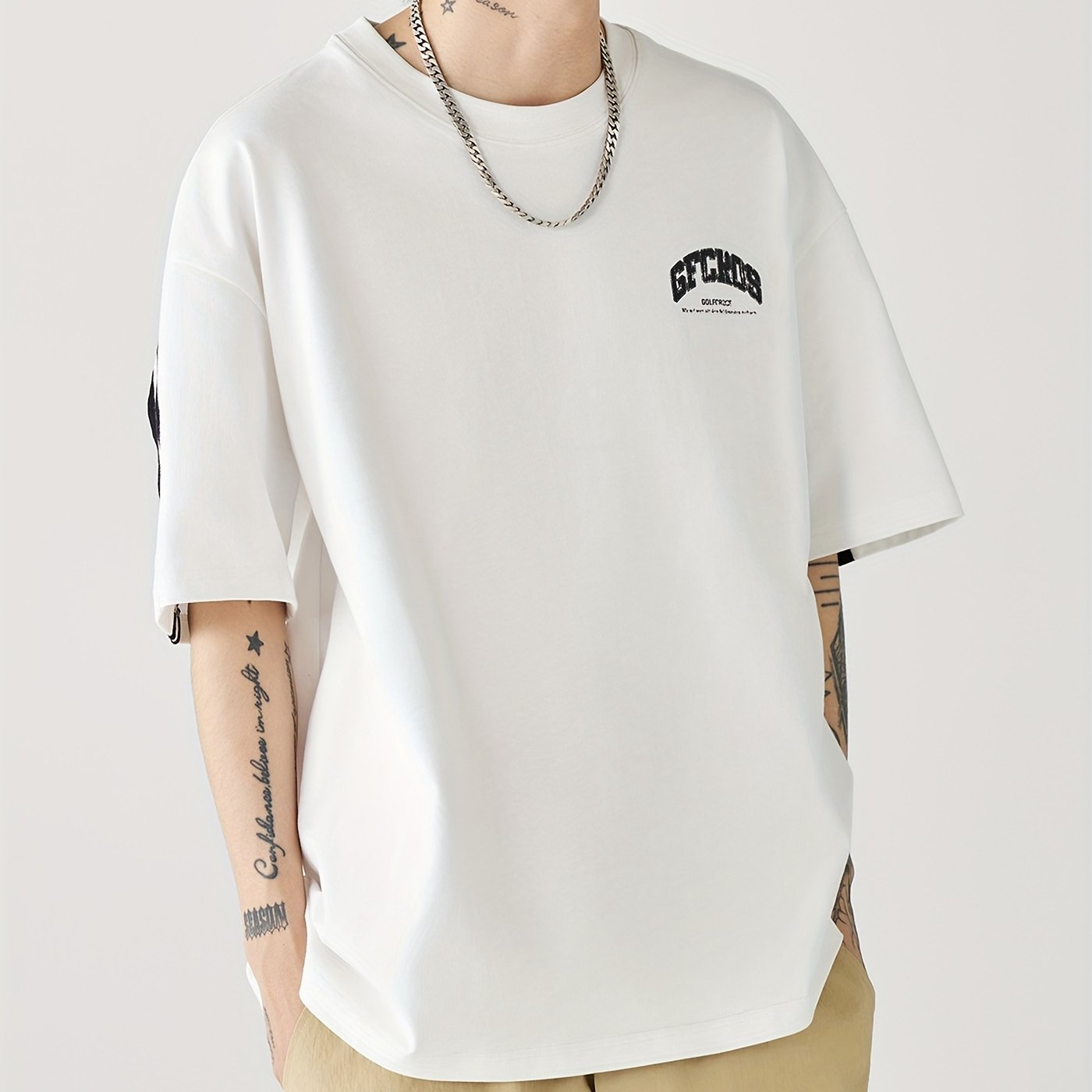 Camiseta de algodón casual para hombre con espalda a rayas y letras estampadas