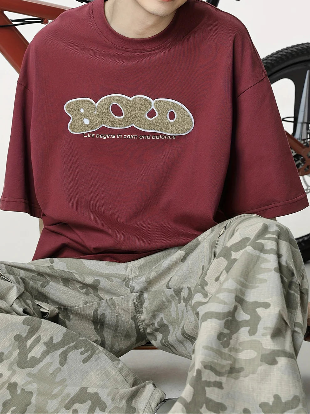 Men’s casual cotton T-shirt with embroidered pattern